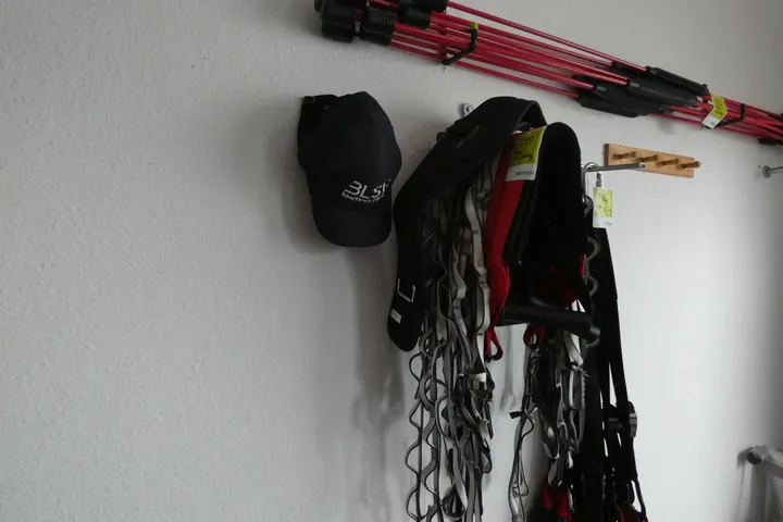 KonvolutTRX-Slingtrainer mit Halterung, schwarz/rot/grau